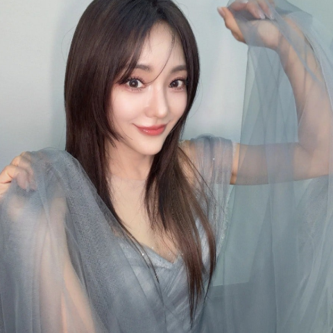  '얼굴에 또 손댔나' 성수동 건물 플렉스 20대로 보이는 아이돌 출신 뮤지컬배우