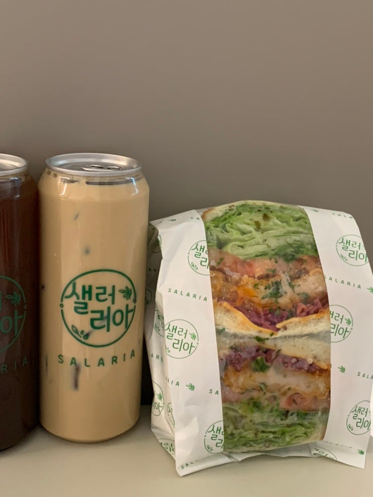 샐러리아 치킨텐더 샌드위치 칼로리 아이스 아메리카노 카페라떼