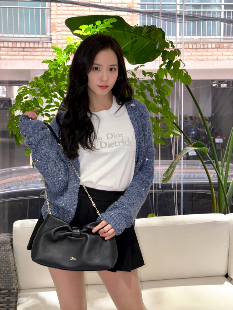  "이게 진짜 영앤리치 바이브?" 지수 공항 출국장 발칵 뒤집어놓은 믹스매치 종결 룩