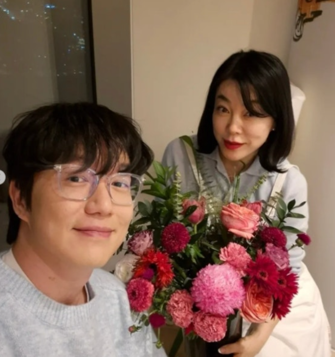   성시경, 한 달간 고구마만 먹고 만든 '반쪽 얼굴'... 다시 돌아온 미남 발라더!