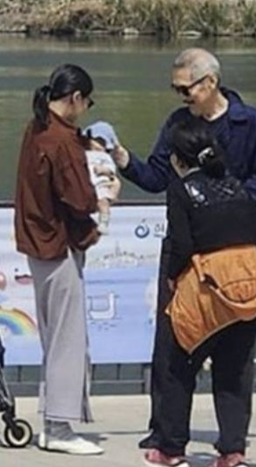  김민희 제작실장과 홍상수 감독의 재회? 송선미가 전한 베를린의 추억!