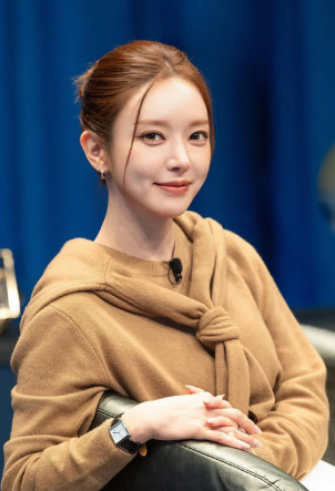 초아 3년 만에 지상파 복귀! 확 달라진 비주얼
