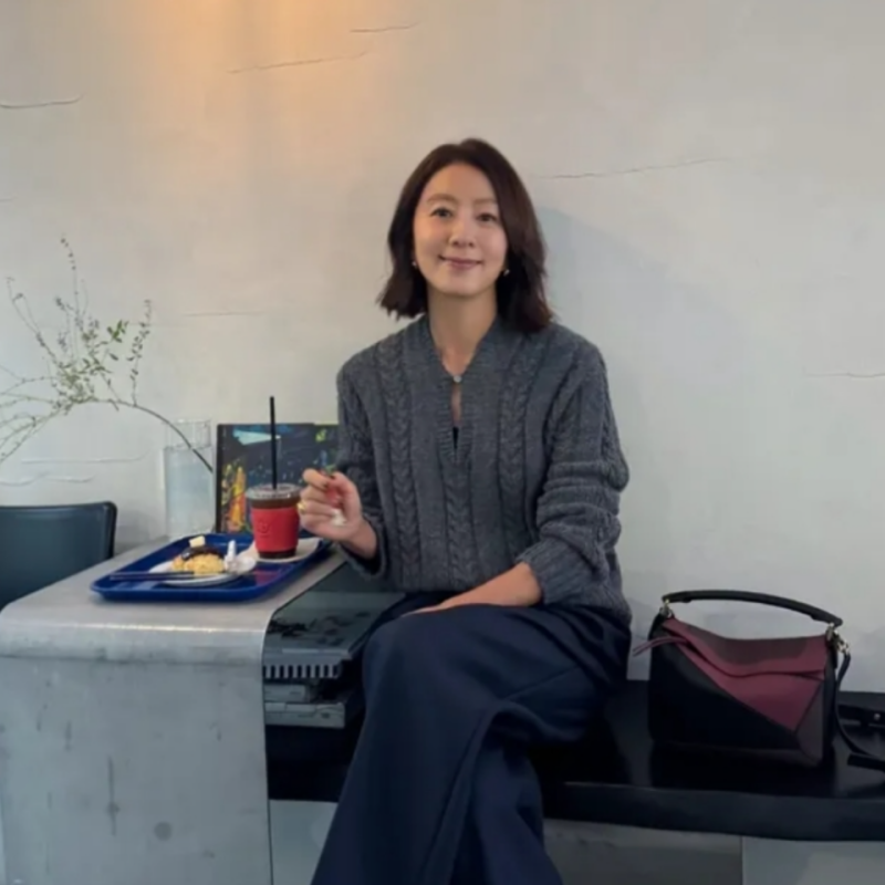 "58세 숏컷 단발 김희애가 49kg?" 20년째 몸무게 소수점까지 유지하는 3가지 비결