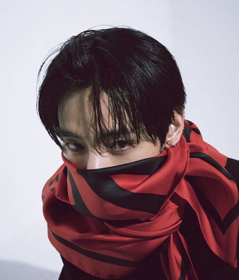 방탄소년단 뷔, 셀린느 화보로 클래식 매력 발산