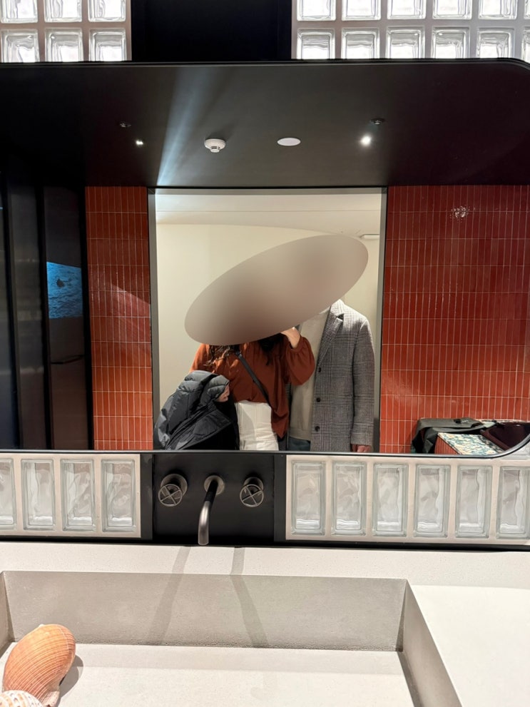  성수 디뮤지엄 전시 추천 : 취향가옥 2 연장 소식 및 남편과 함께한 취향 탐색 내돈내산 후기