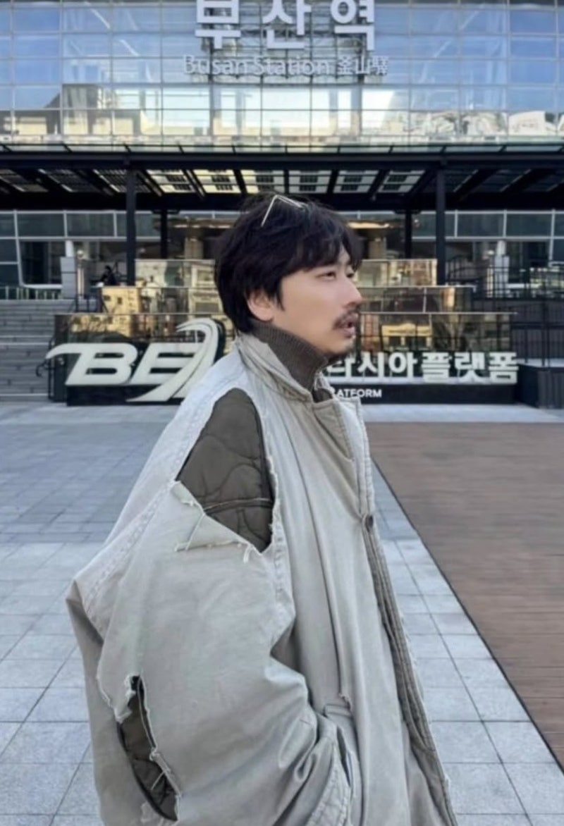 “품바인 줄 알았는데 300만원?” 이동휘 야상 가격 공개되자 반응 폭발
