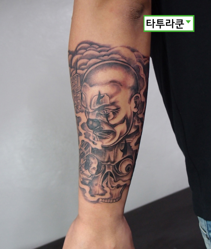 치카노 갱스타일 피에로 타투 /블랙 앤 그레이 작업[홍대 타투라쿤]