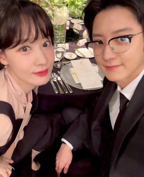 EXO Chanyeol's Sister Park Yura Spotted at Suho's Brother's Wedding: Unveiling the 'Power Shot'