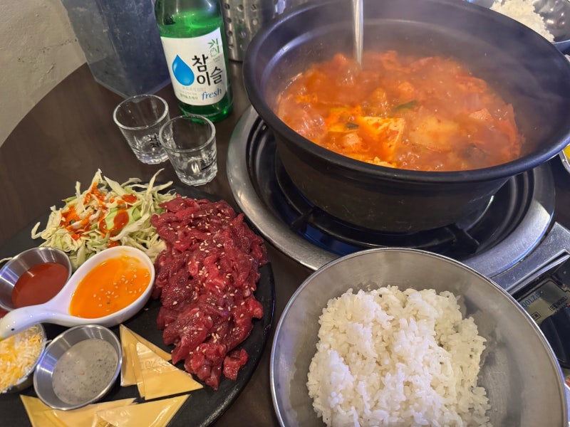 소주가 술술 들어가는 사당술집! 가성비 최고 맛집 백채김치찌개 사당점 후기