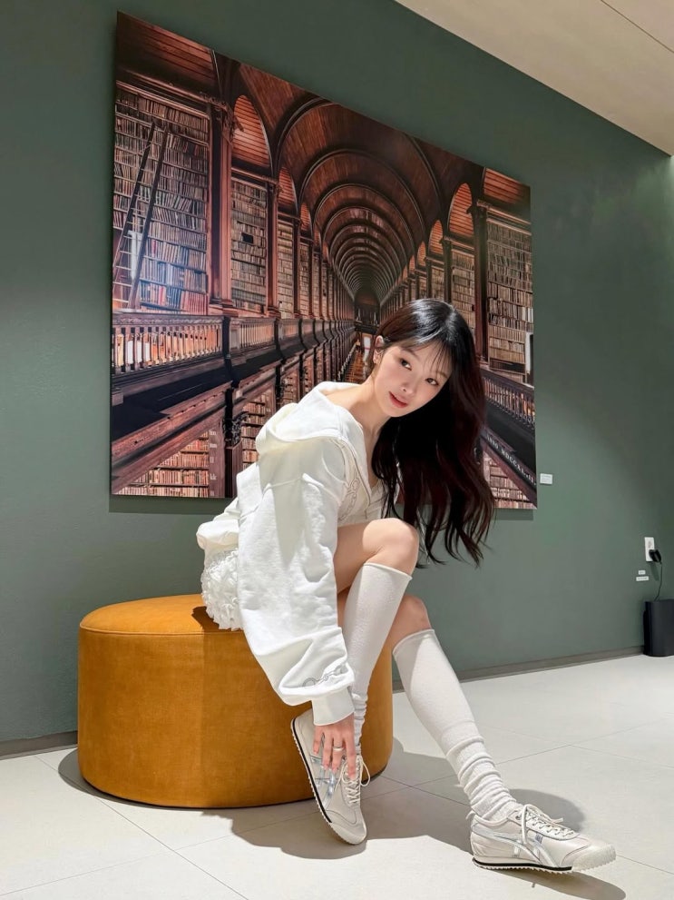  환승연애4 박지현, 오니츠카타이거 운동화로 여자 연예인 인기 스니커즈 코디 공식 공개