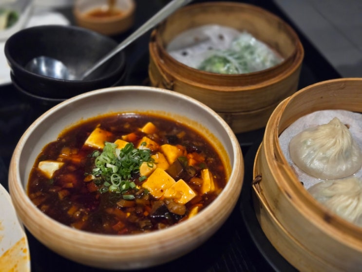  [골드피쉬 딤섬퀴진] 테이블은 좁지만 압구정 맛집임