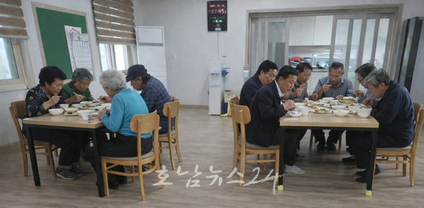 전남도, 친환경 쌀 공급으로 경로당 어르신 건강·농가 소득 함께 챙긴다