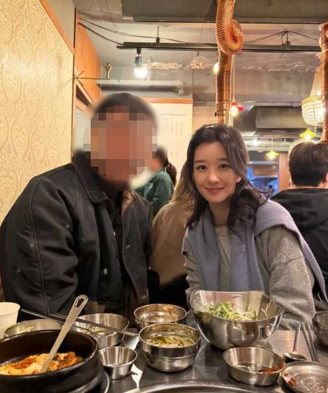  패션 브랜드 닉앤니콜의 뮤즈 서예지, 소두 실물 인증 하며 봄날 미모 뿜뿜