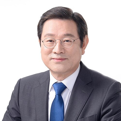 부영그룹,신임 회장에 이용섭 전건설교통부 장관 선임