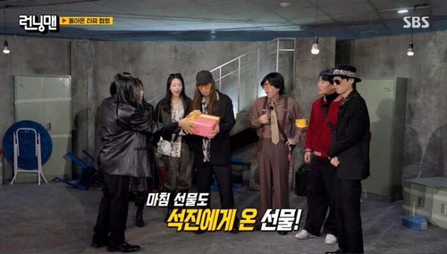 'Running Man' Ji Suk-jin Smiles at 60th Birthday Gift of 'Luxury Sneakers': "I don't really like these"