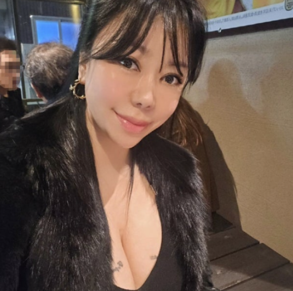  "문신 지우니 더 핫해?" 나솔 10기 정숙, 부산 생일파티서 드러낸 '파격 노출' 근황