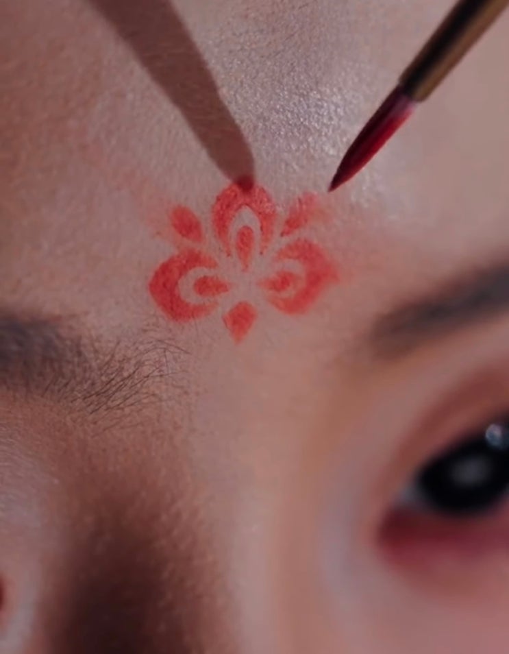  중국미니드라마 속 여자캐릭터들 이마의 꽃무늬 화전(花钿, huādiàn),불상의 백호, 빛꽃수행