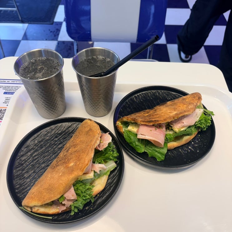  강남역 맛집 / 쫀득한 베이글 도우를 사용하는 이색피자맛집 [ 퍼그피자 강남점 ]