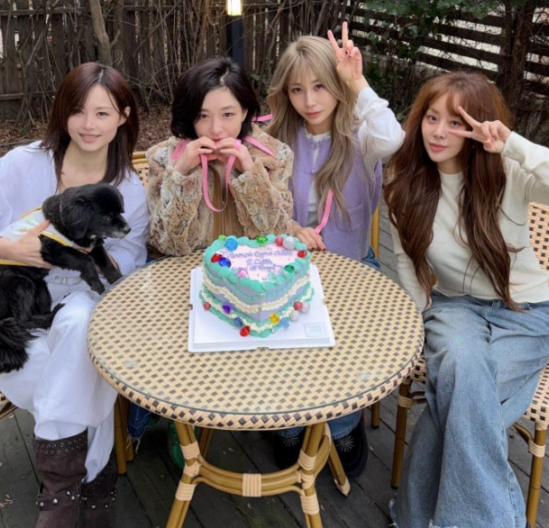   "사랑해요 브아걸!" 7년째 공백기 뚫고 뭉친 데뷔 20주년 완전체 회동
