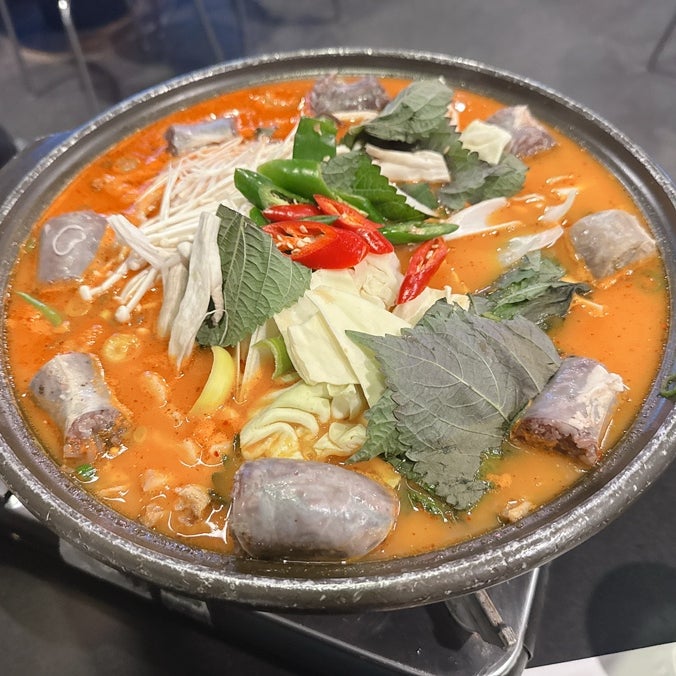  청담역 직장인 마음의 고향 같은 신의주찹쌀순대