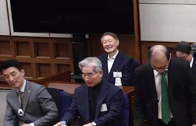  체포 방해에 5년 선고받은 尹 이번엔 다를까…내란전담 재판부 2심 시작