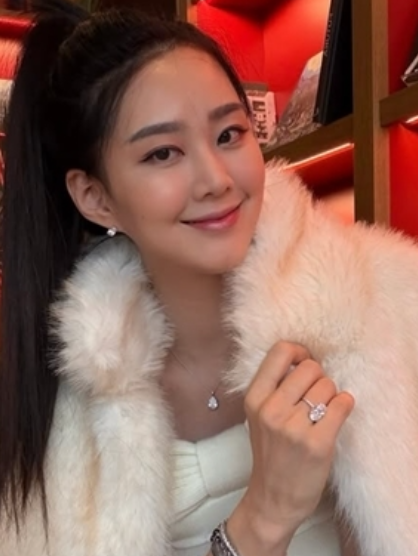   3·1절 직전 일본 여행 영상? 배우 지소연 결국 고개 숙인 이유