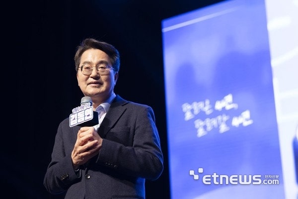 김동연 경기지사의 파격 행보… "오만했다" 고백하며 큰절 올린 이유는?