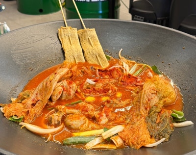 전주닭볶음탕 묵은지와 닭볶음탕의 조합 통큰솥뚜껑닭볶음탕 전주중화산점