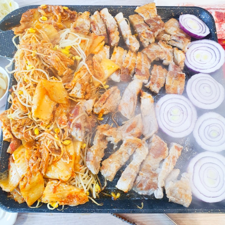  33데이 벌집삼겹살, 콩나물 묵은지와 삼겹살 맛있게 굽는 법