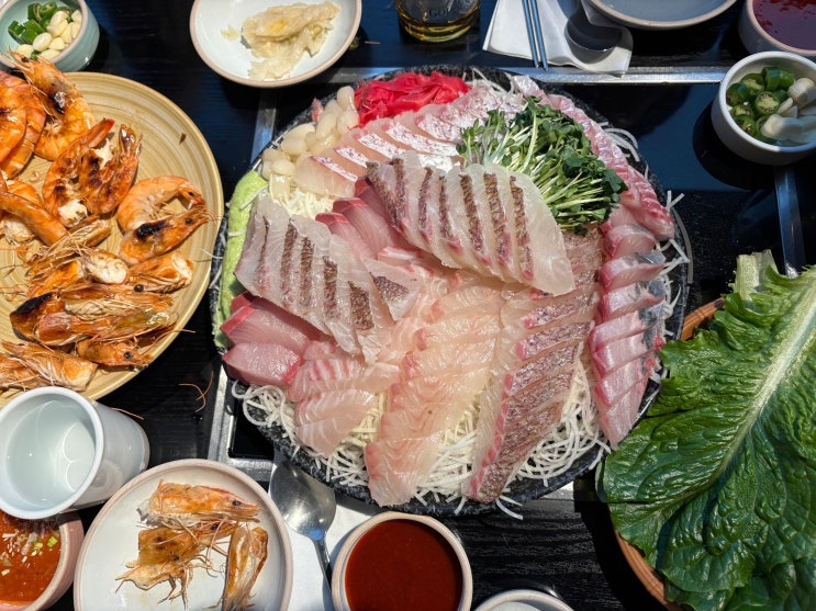  노량진 수산시장 5층 진주식당  창가뷰에 모듬회 푸짐했던 날