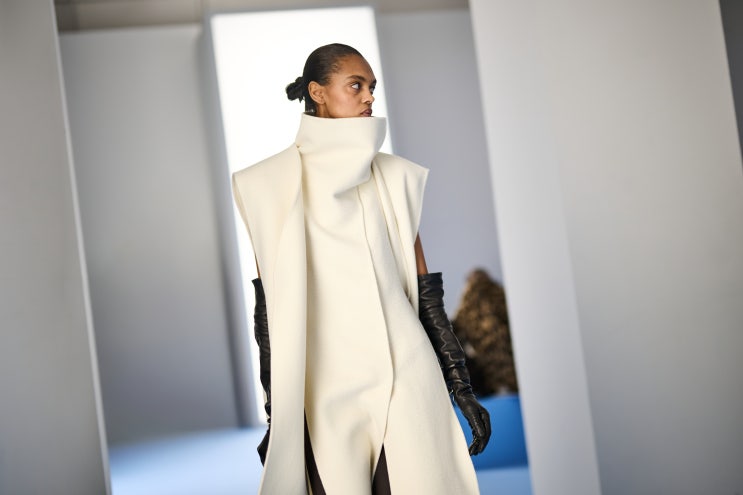  스포트막스(SPORTMAX), 2026 가을·겨울 런웨이 컬렉션 공개