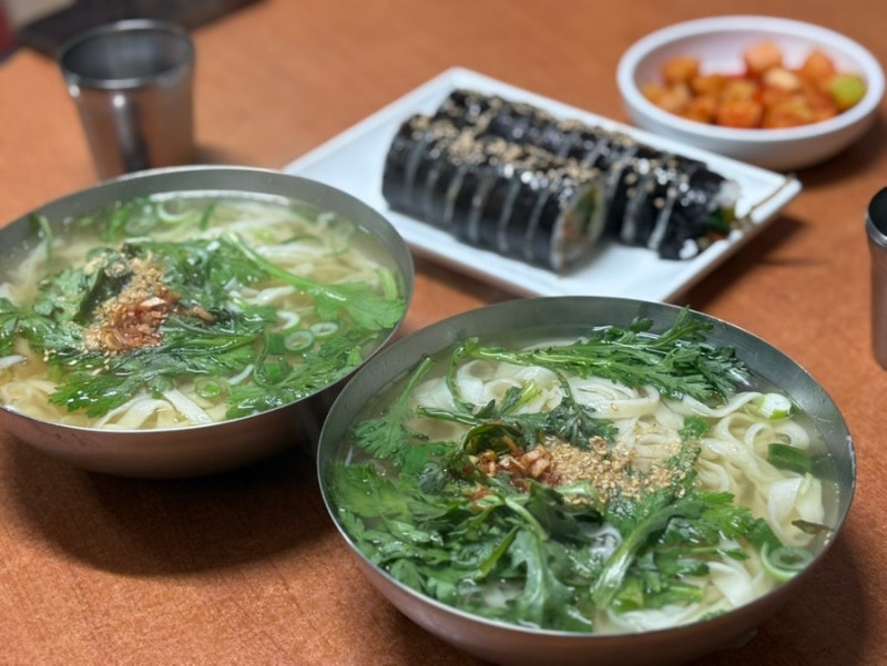 부산 중앙동 | 현지인 추천 찐 칼국수 맛집 [영주손칼국수]