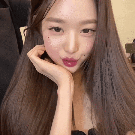  '포샵한거 아니야? 폰카로 막 찍은 장원영 실물 140억 집 공개