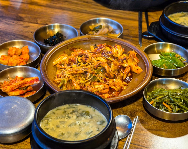  전주한옥마을 애견동반 되는 한식 맛집 교동시래청 아기의자