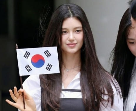 ‘뉴진스 퇴출?’ 다니엘 근황 화제…삼일절 일본 도쿄 한복판서 태극기 흔들었다  누리꾼 “멋지다” 응원