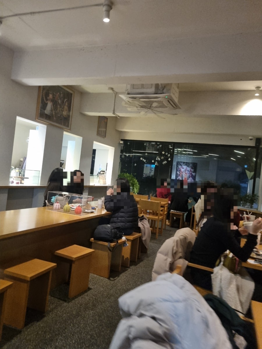 컴컴베이커리카페 사진 5