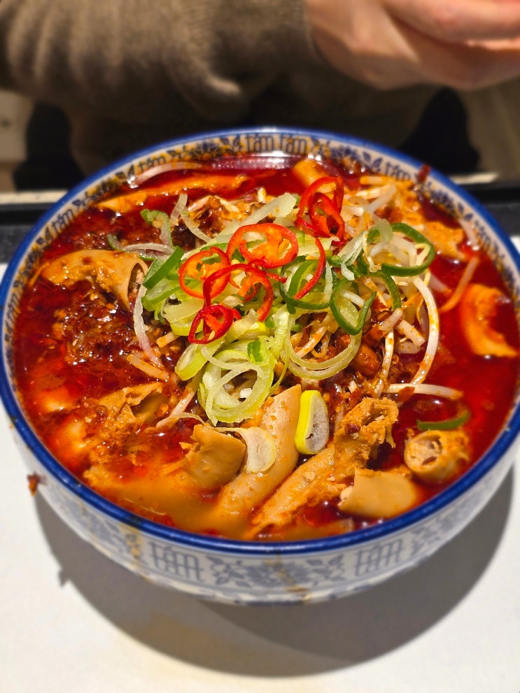 서울 명동 맛집! 프리미엄 쌀국수집 매운 소곱창쌀국수 - 땀땀 롯데백화점 본점