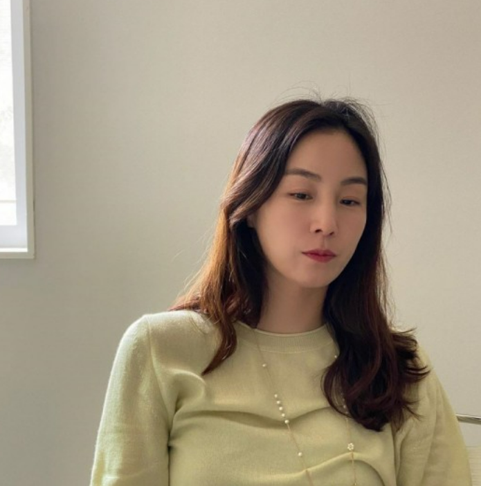 SNS 3년7개월 만에 복귀한 "어느 새 2026년" 이휘재♥ 아내 문정원은 누구? (프로필)