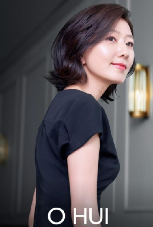   김희애 단발 3040의 워너비! "애쓰지 않아도 고저스한" 클래식의 귀환