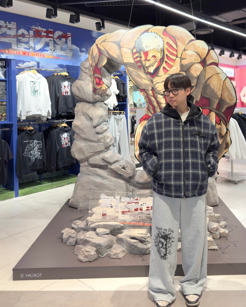 홍대 진격의 거인 스파오 콜라보 매장 진격거 옷 종류