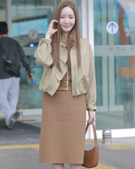  42kg 실루엣, 박민영 공항패션 속 한섬 오브제 봄코디 분석