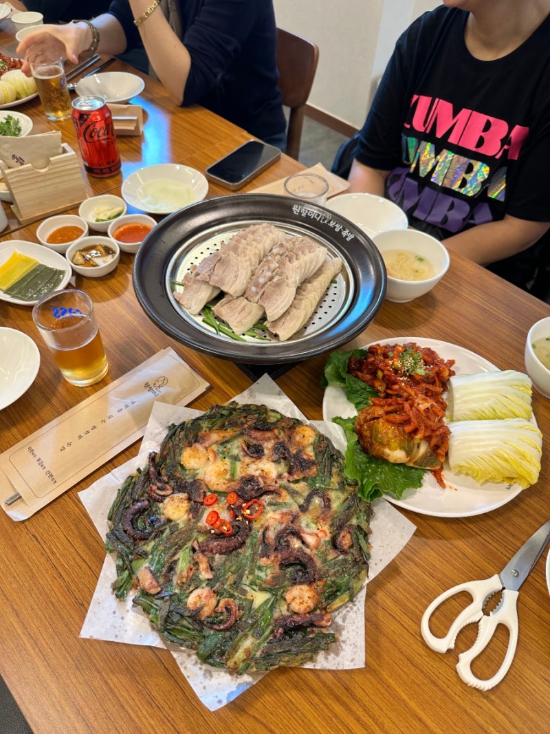 50년 손맛 그대로! 원할머니보쌈족발 보쌈에 반하고 온 날 원할머니보쌈족발 군산수송점 수....