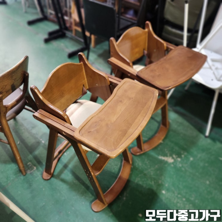  중고 식당 아기 의자 유아 식탁 의자 업소용 아기의자 2개 일괄