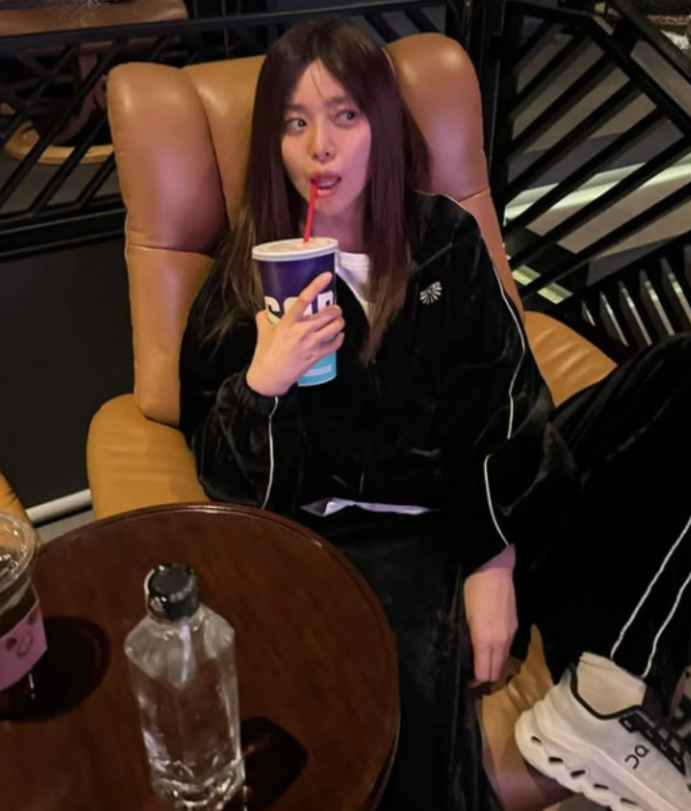  1000만 영화 축하하러 갔다가 발 하나로 나락?" 이영은, 영화관 소파 '신발샷'에 난리 난 이유