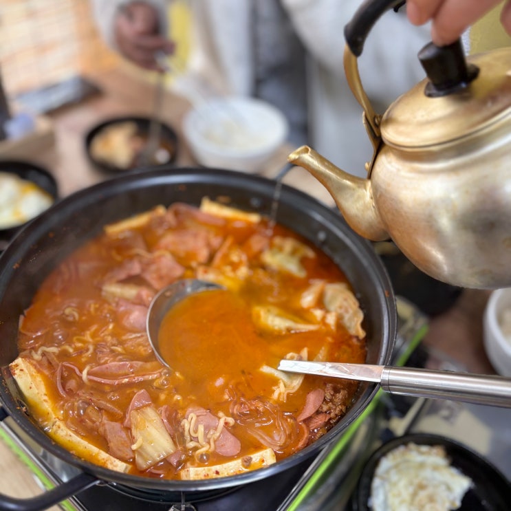  진주 교대 맛집 추천 부대찌개 2인 주문시 라면사리 무료