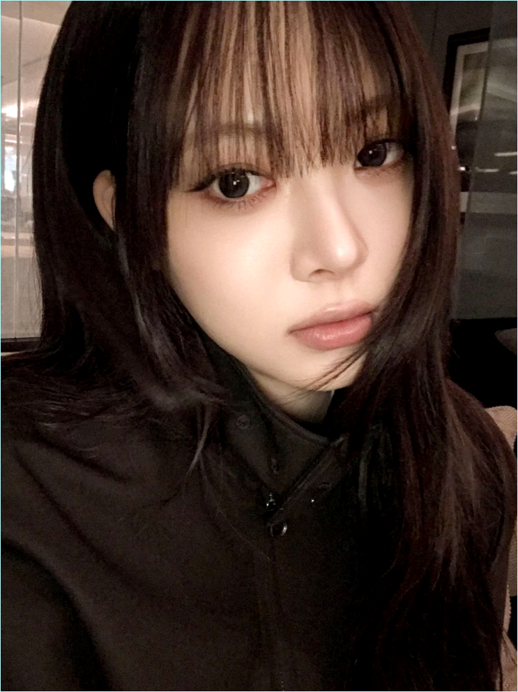  "분위기 무슨 일?" 홍은채 공항 직찍, 시크한 냉미녀 포스에 커뮤니티 뒤집어진 이유