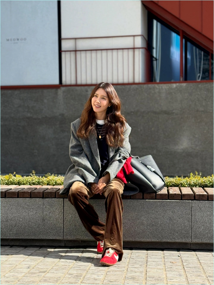  48세 채정안 나이 실화? 자크뮈스 나이키 & 20만원대 가방 코디