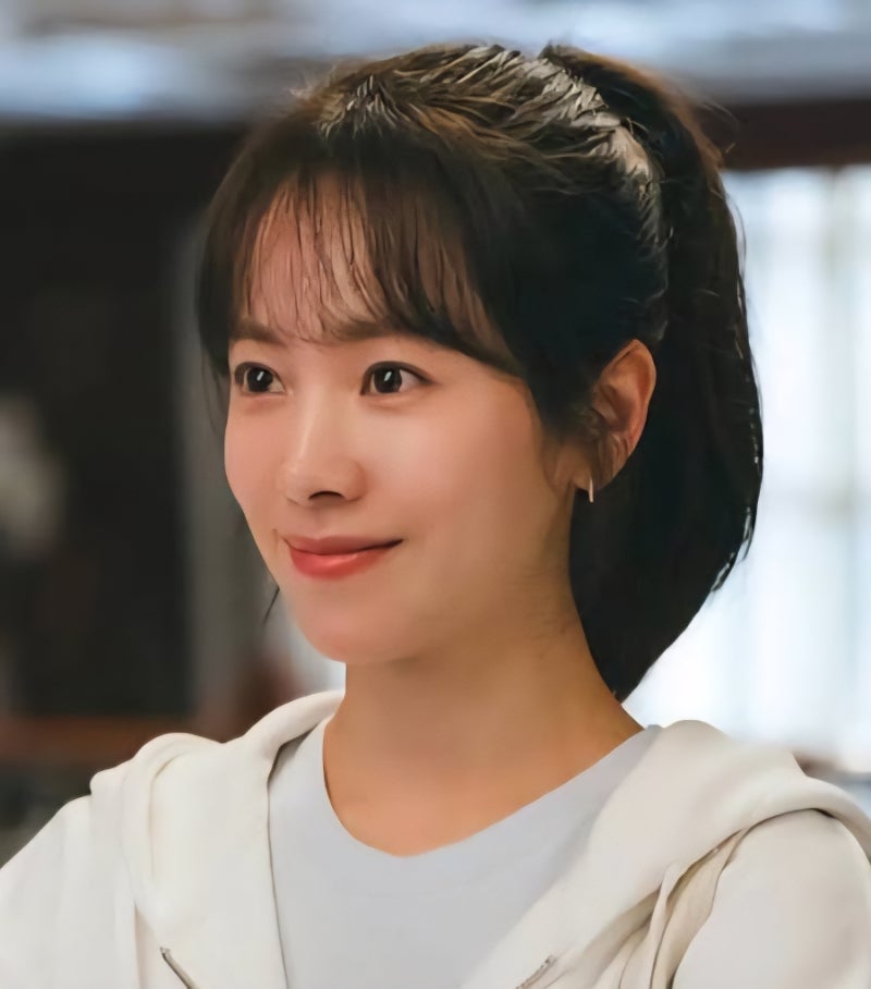 배우 한지민의 모든 것: 나이부터 인스타, 신작 '미혼남녀의 효율적 만남' 박성훈과의 설레는....