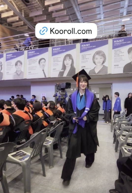  인텔리 미녀의 교본 구혜선, 이혼 6년 만 졸업 인증하며 헤어롤 홍보
