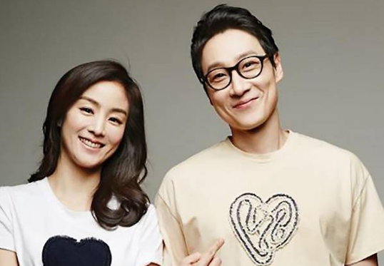 "캐나다 도피설 끝?" 이휘재, 4년 만에 연예계 복귀 선언... 아내 문정원의 눈치 없는 SNS와 서....